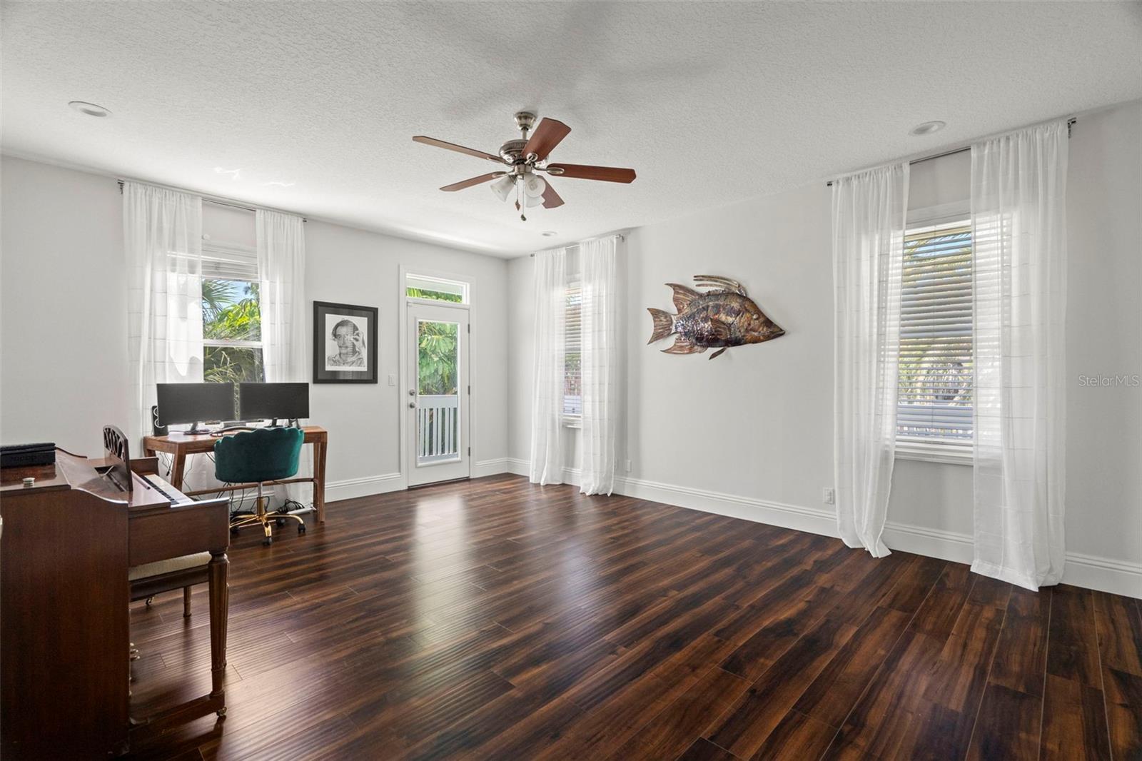 Image 16 of 62 For 6113 Kipps Colony Drive W