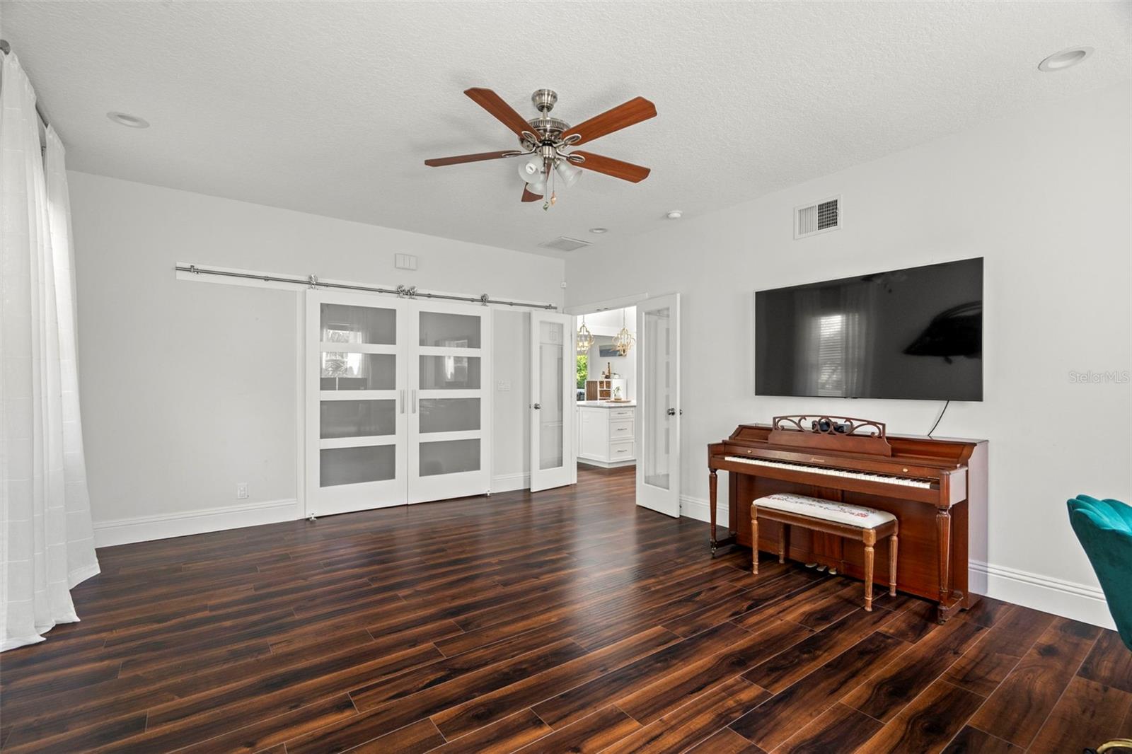 Image 17 of 62 For 6113 Kipps Colony Drive W