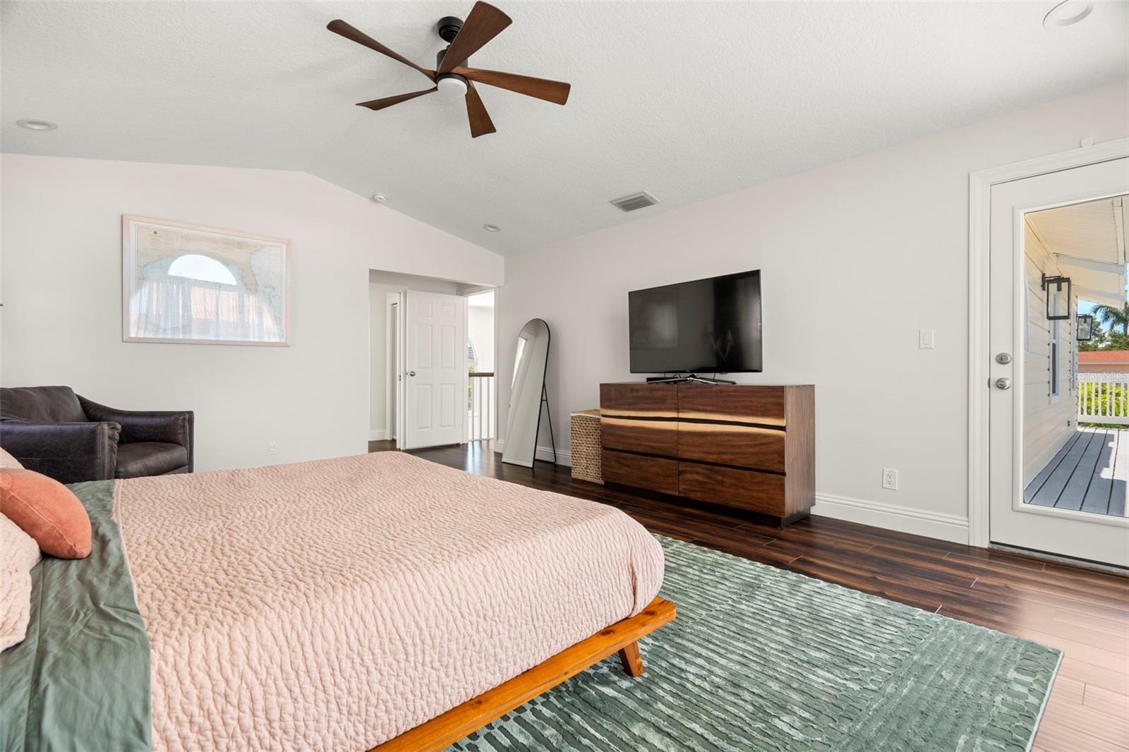 Image 24 of 62 For 6113 Kipps Colony Drive W