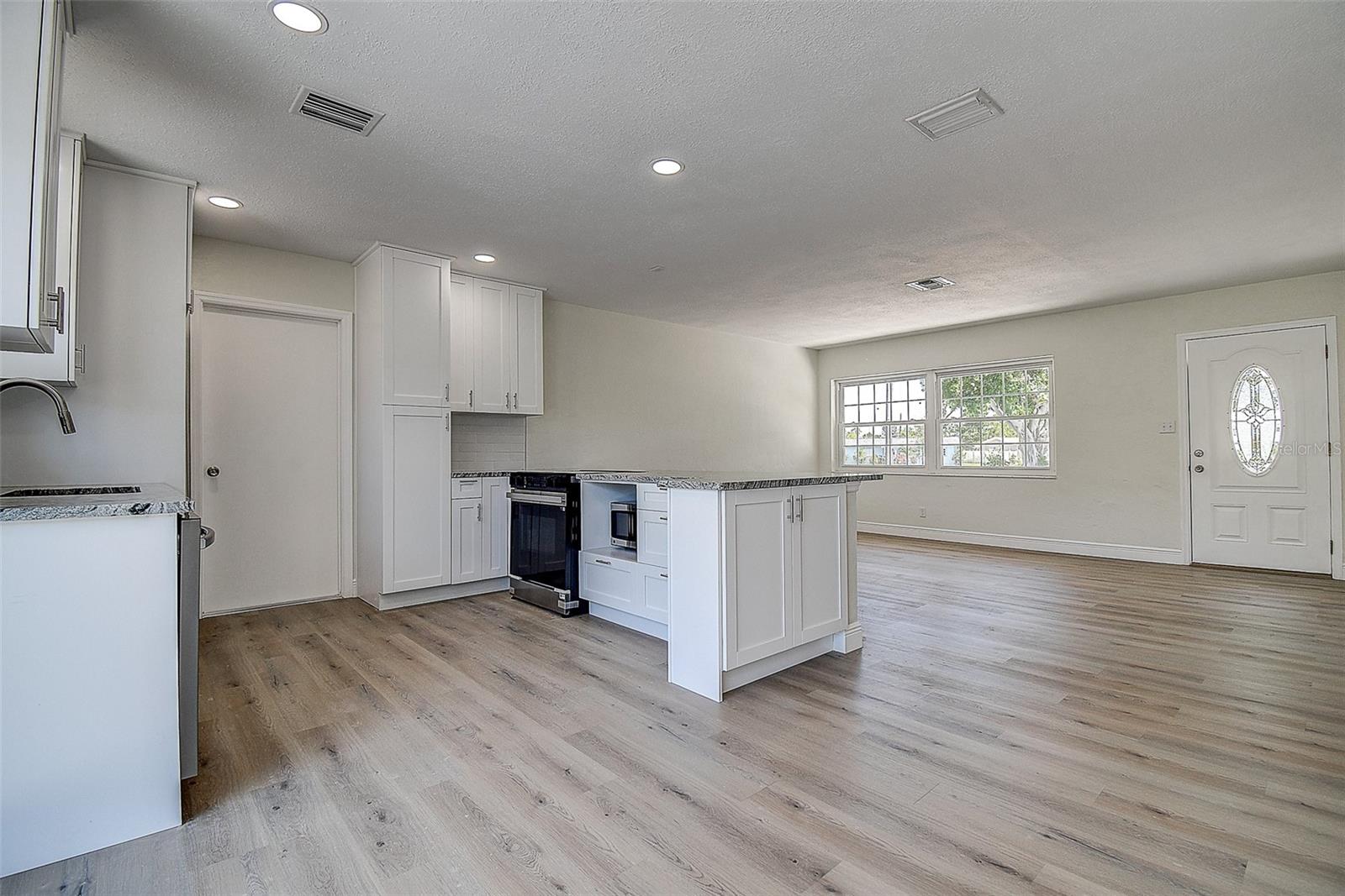 Image 11 of 40 For 3841 Wahoo Drive Se