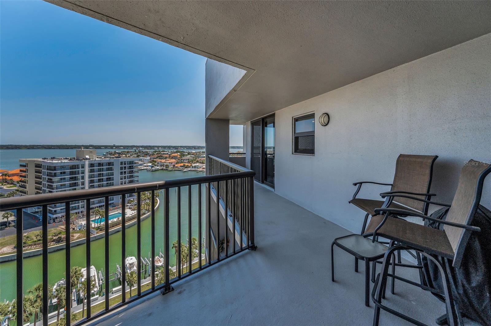 Image 25 of 88 For 1660 Gulf Boulevard Ph-7