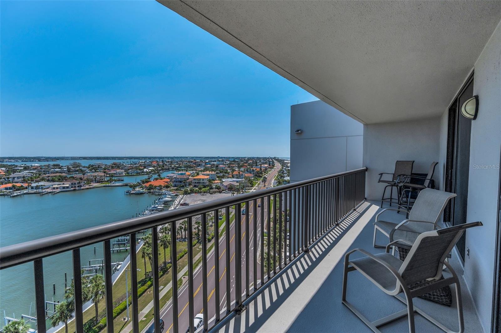Image 33 of 88 For 1660 Gulf Boulevard Ph-7