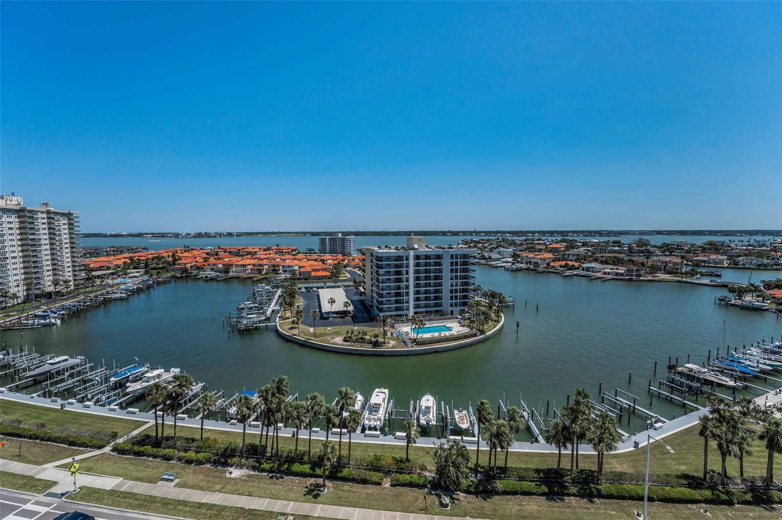 Image 37 of 88 For 1660 Gulf Boulevard Ph-7