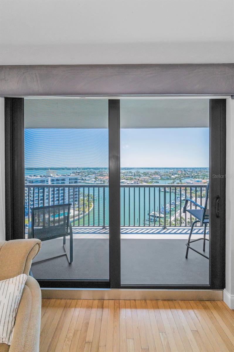 Image 42 of 88 For 1660 Gulf Boulevard Ph-7