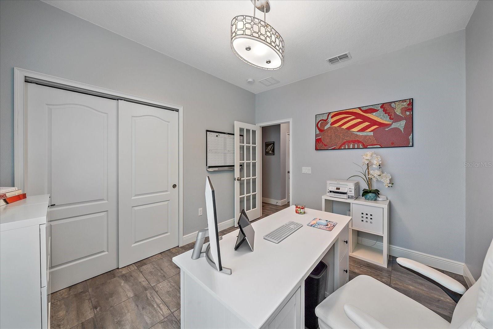 Listing photo id 18 for 7338 Milestone Drive