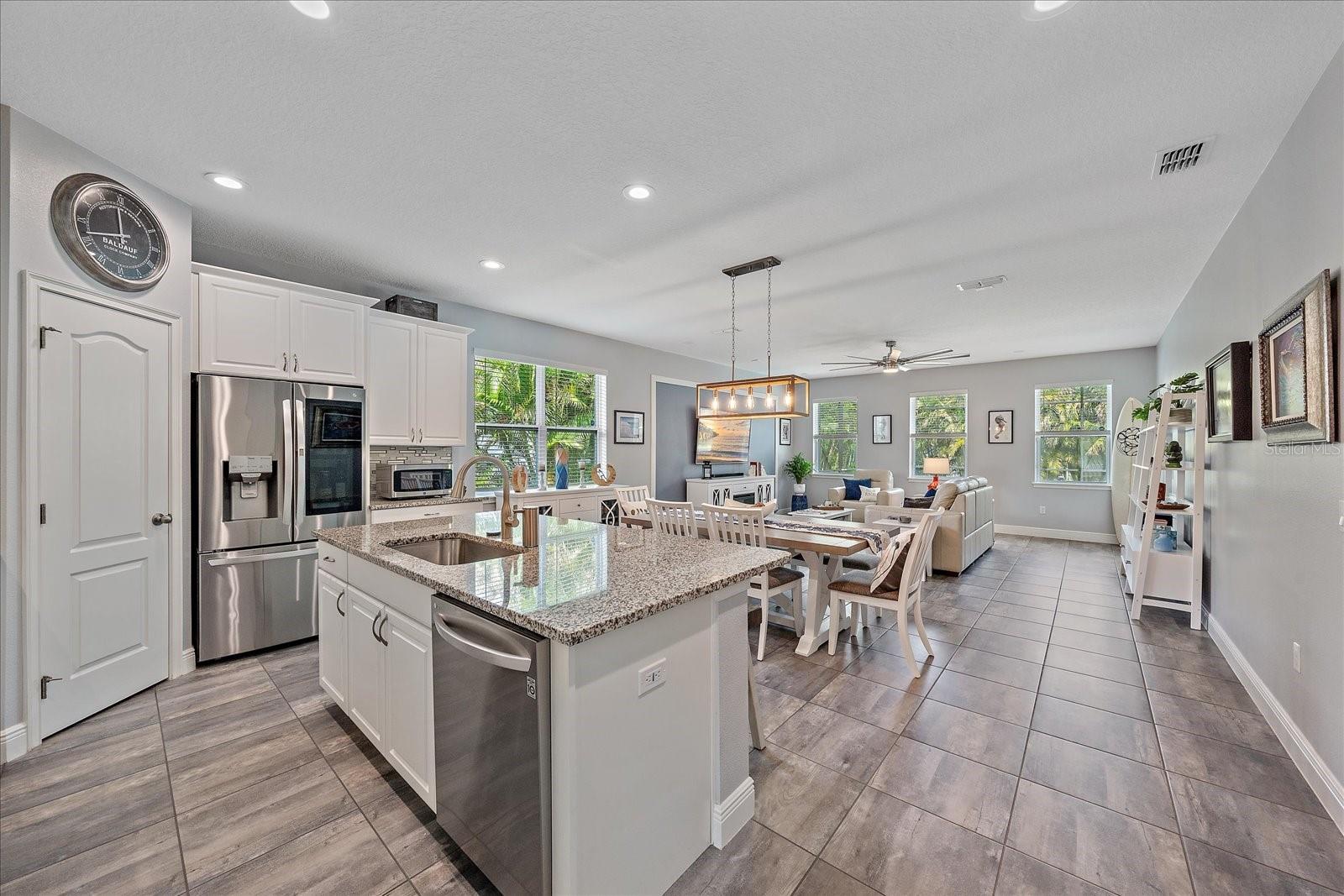 Listing photo id 6 for 7338 Milestone Drive