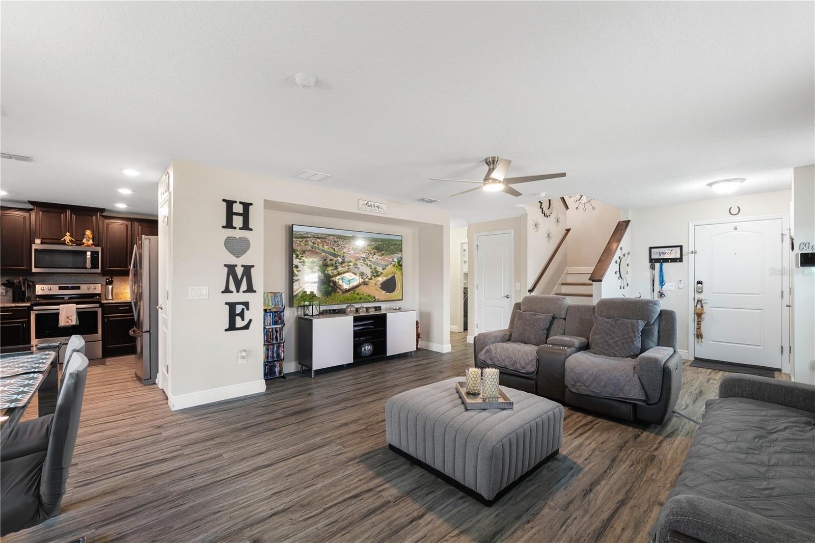 Image 10 of 42 For 10645 Laguna Plains Drive