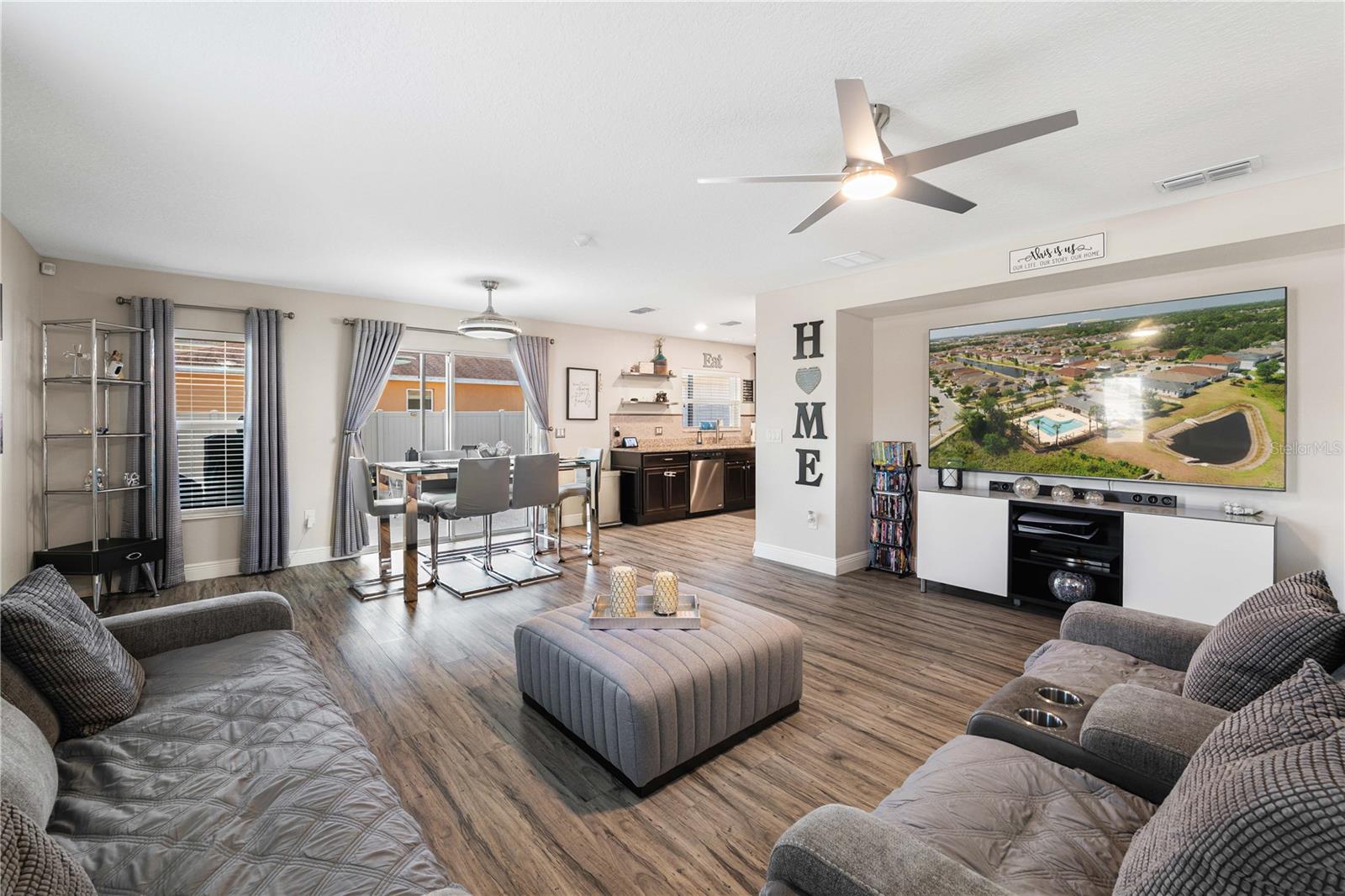 Image 6 of 42 For 10645 Laguna Plains Drive