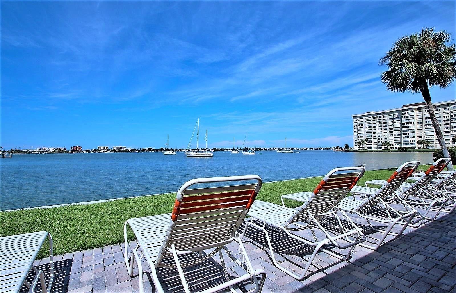 Image 33 of 35 For 4725 Cove Circle 810