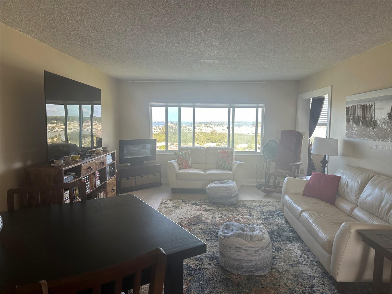 Image 6 of 35 For 4725 Cove Circle 810