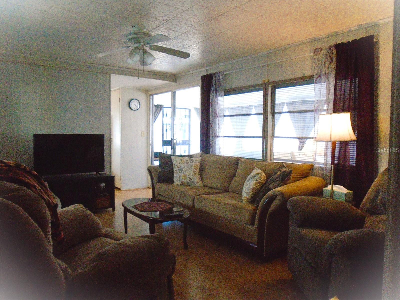 Listing photo id 8 for 652 54th Lane S 153