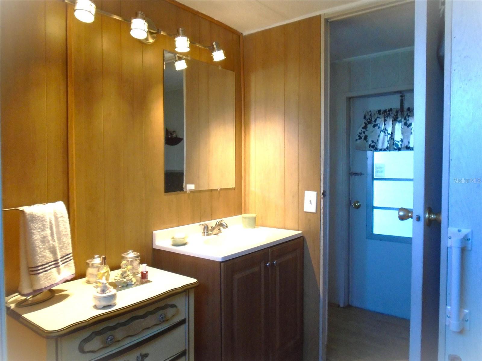 Listing photo id 10 for 652 54th Lane S 153