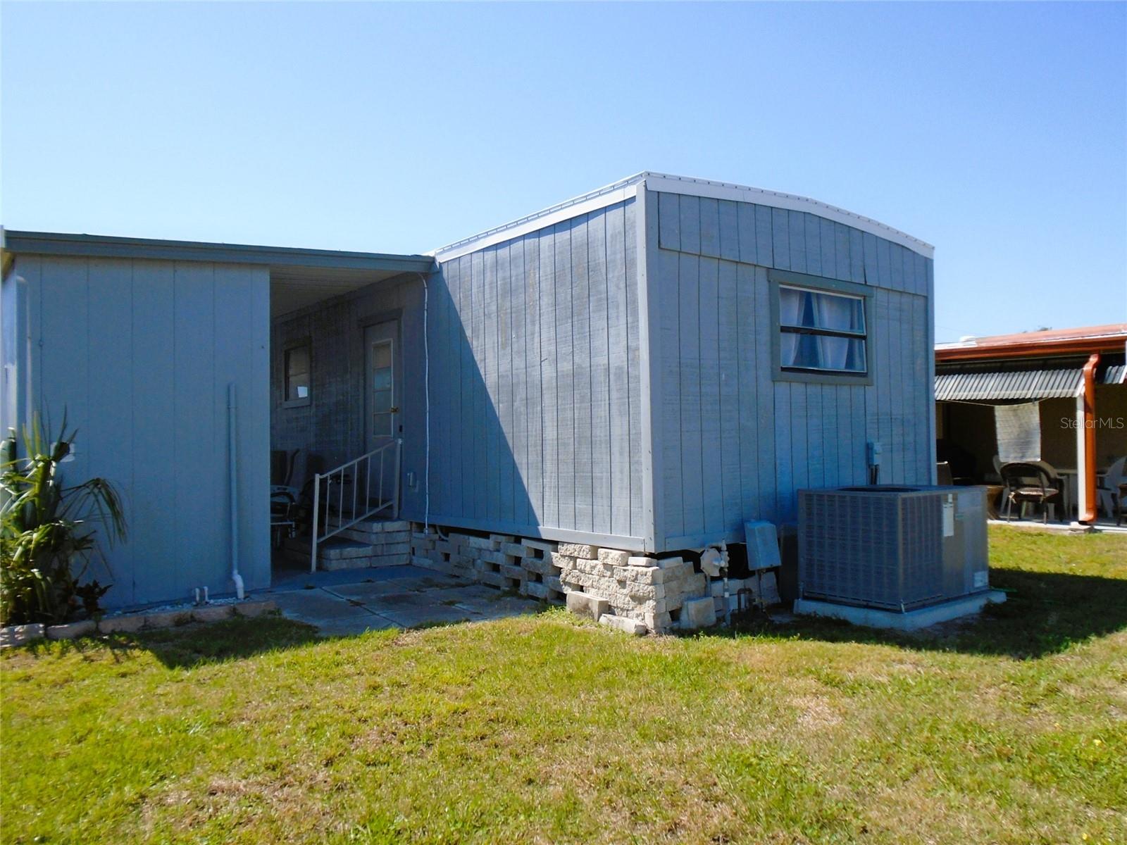 Listing photo id 15 for 652 54th Lane S 153