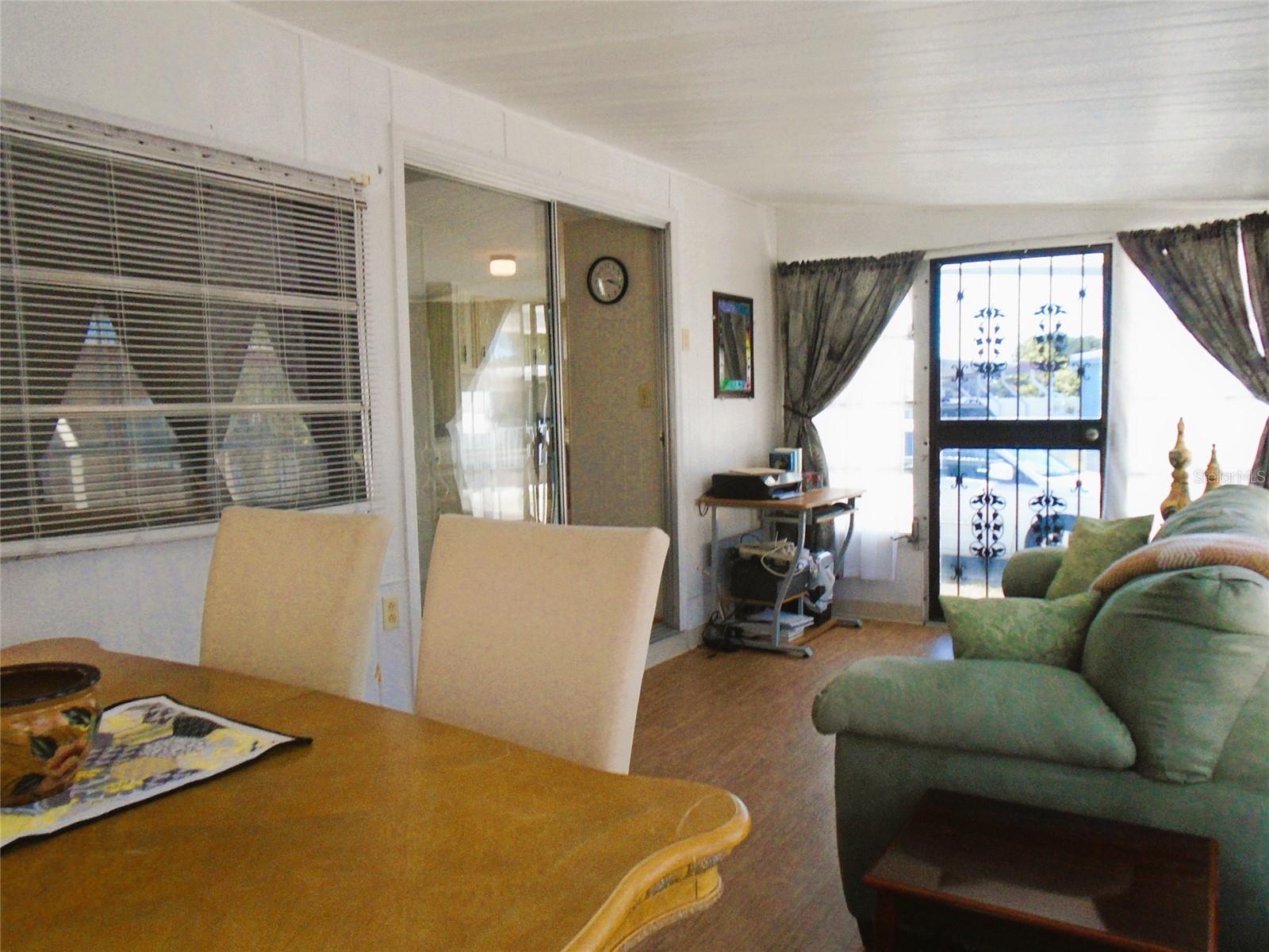 Listing photo id 2 for 652 54th Lane S 153