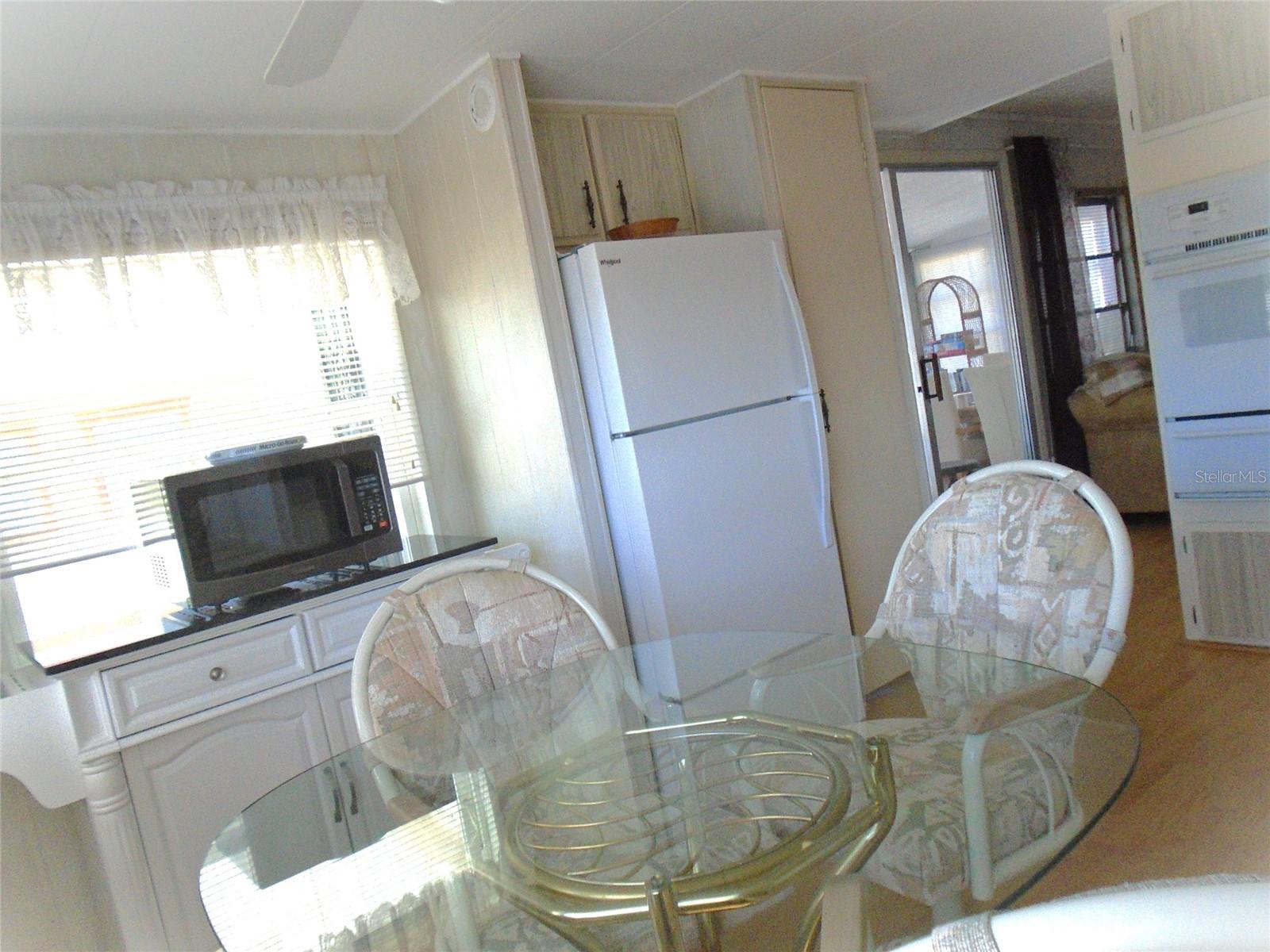 Listing photo id 5 for 652 54th Lane S 153