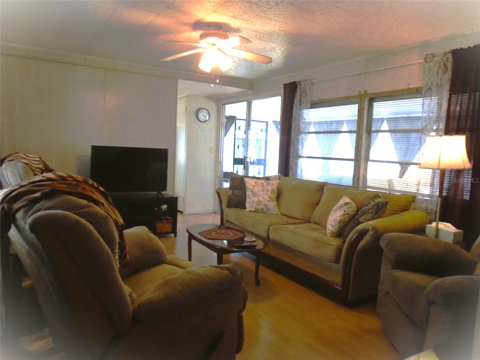 Listing photo id 6 for 652 54th Lane S 153