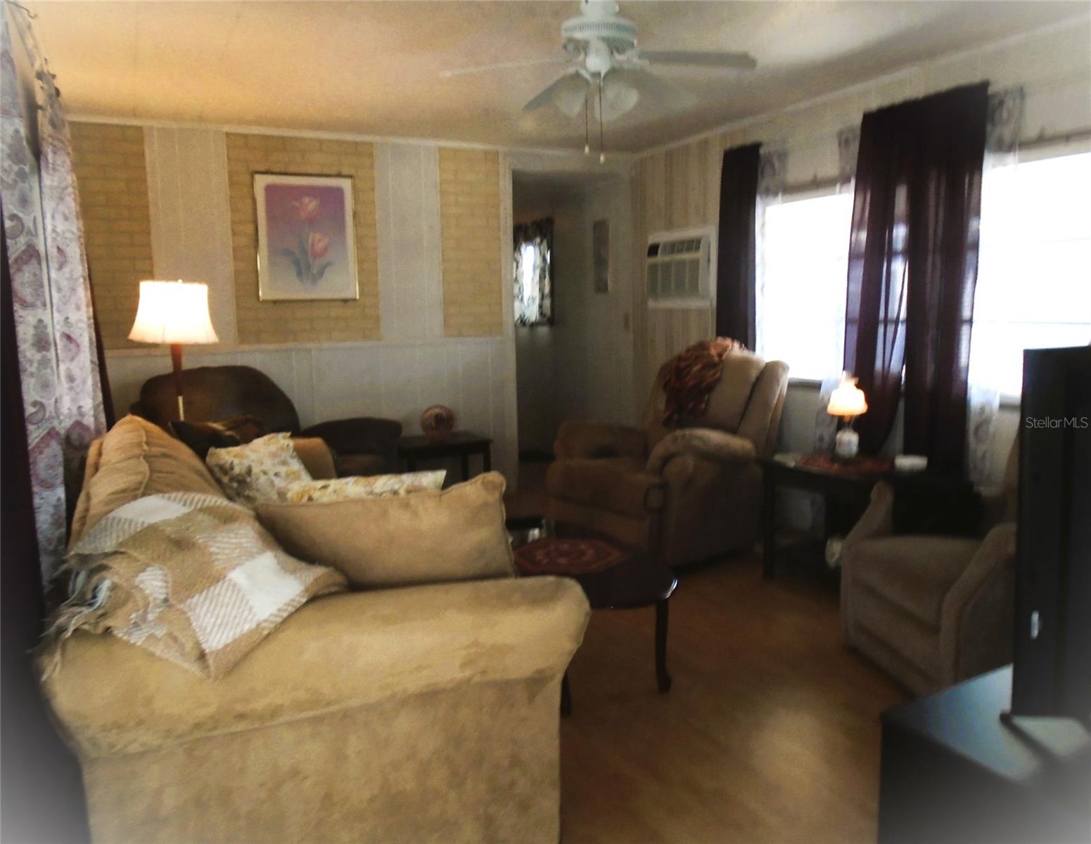 Listing photo id 7 for 652 54th Lane S 153
