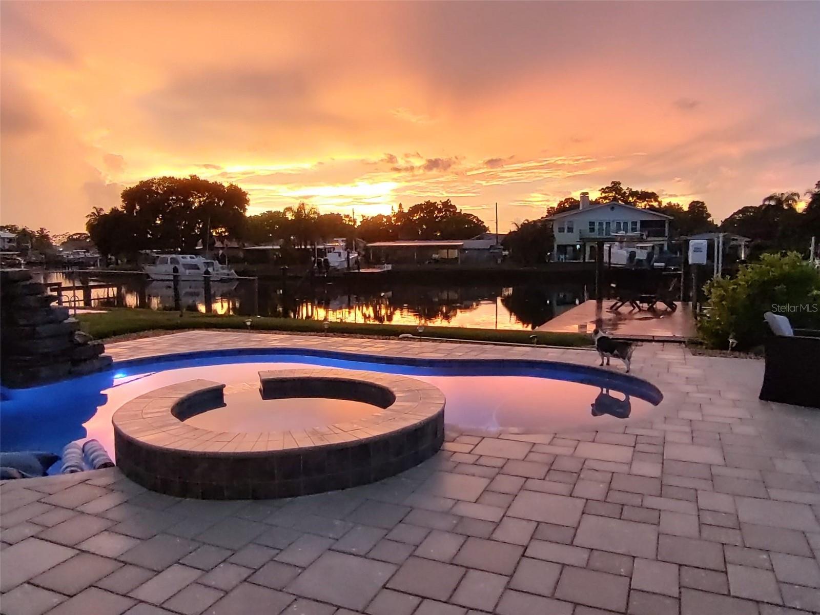 Details for 221 Tallahassee Drive Ne, ST PETERSBURG, FL 33702