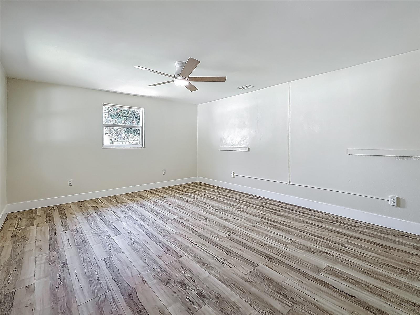 Image 30 of 78 For 1469 Hillcrest Avenue