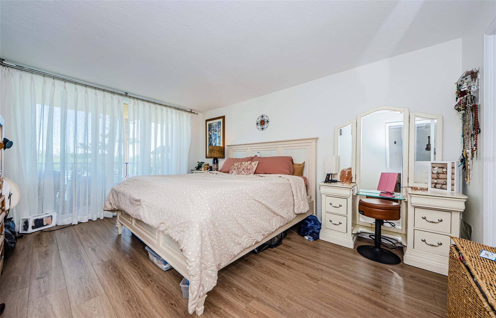Image 18 of 43 For 18201 Gulf Boulevard 201