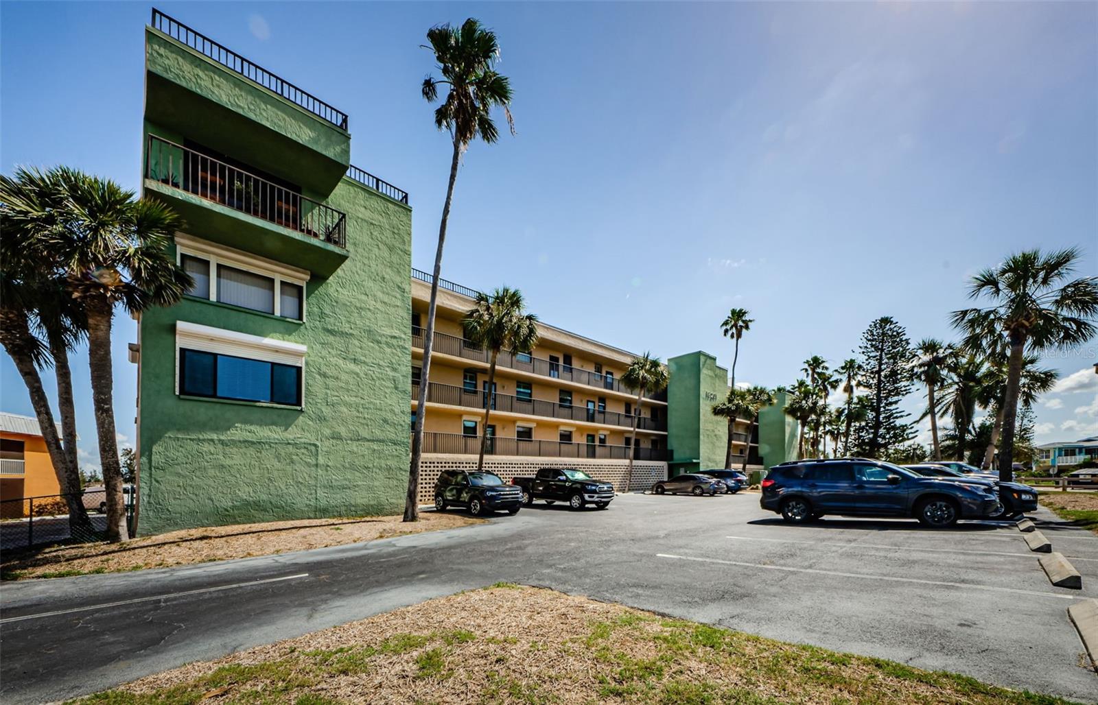 Image 2 of 43 For 18201 Gulf Boulevard 201