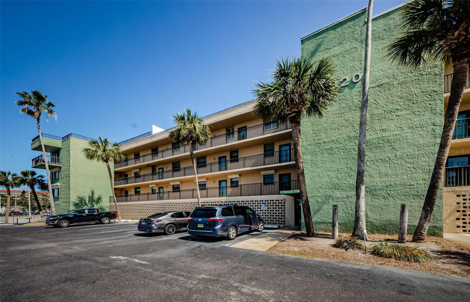 Image 32 of 43 For 18201 Gulf Boulevard 201
