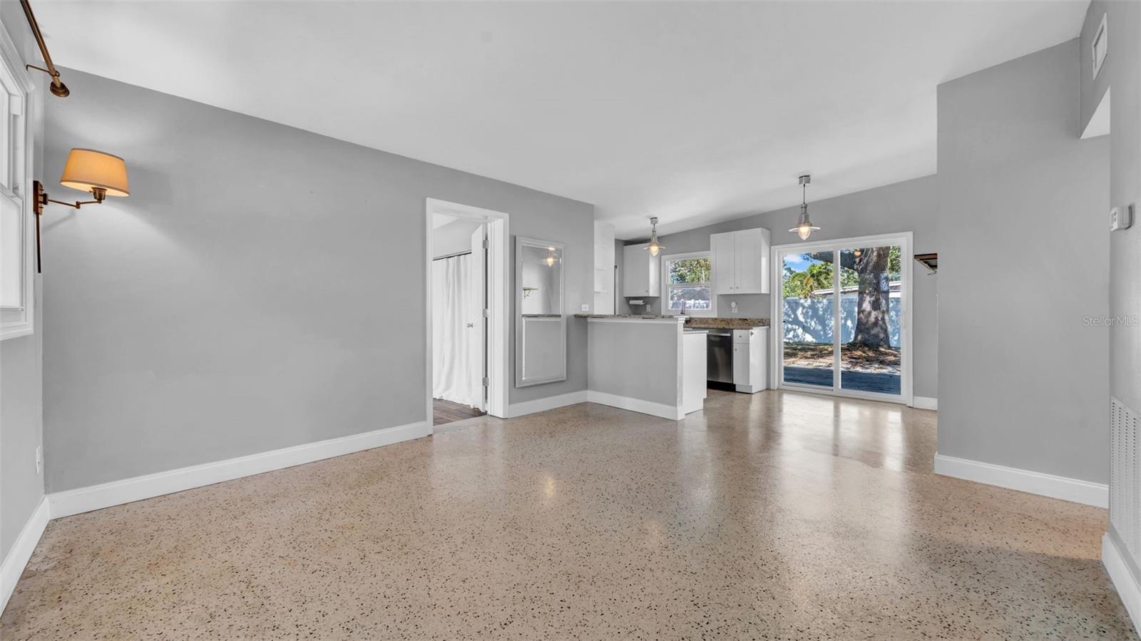 Image 3 of 30 For 5601 Cedar Street Ne