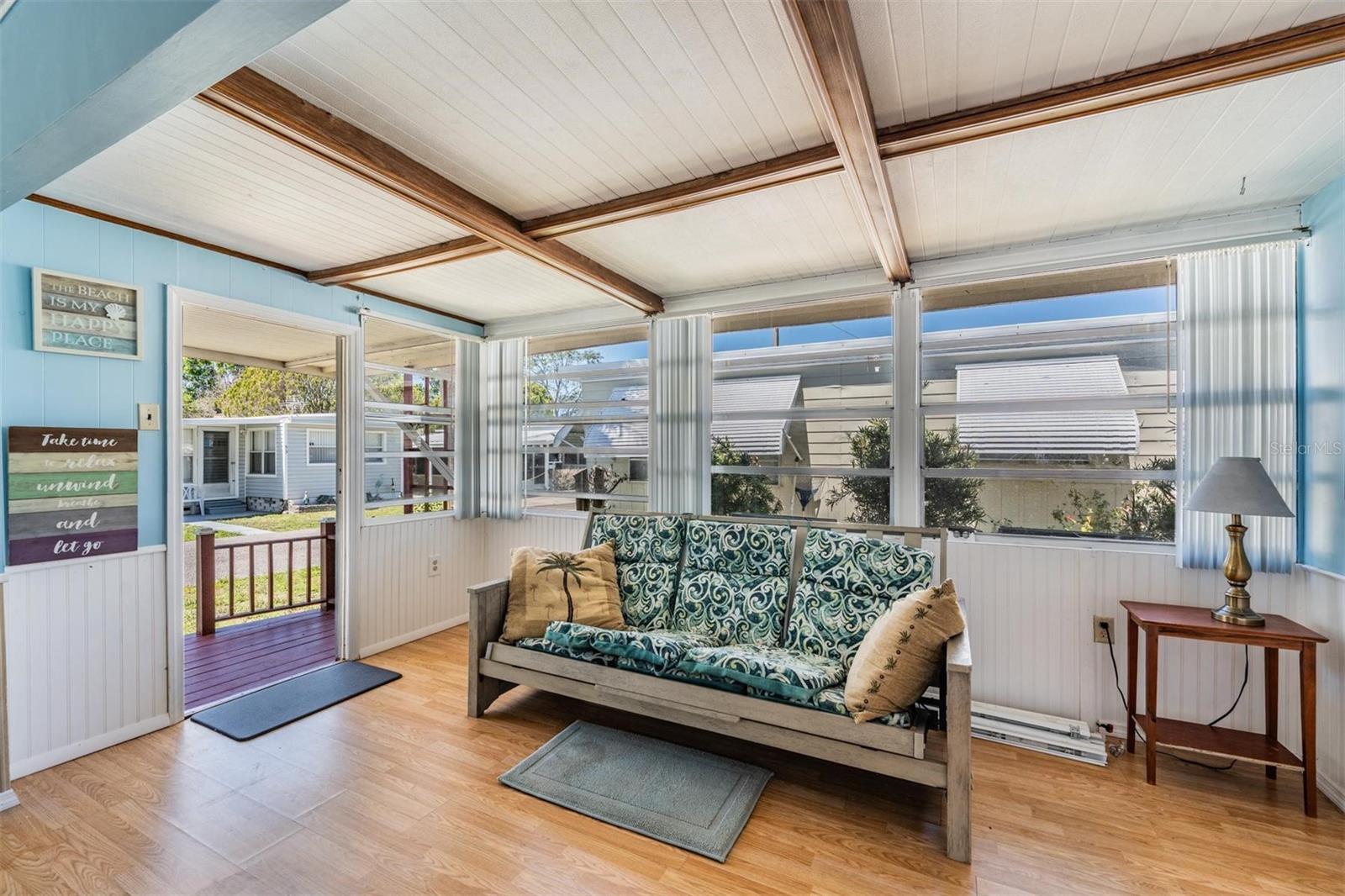 Listing photo id 1 for 605 Michigan Boulevard 44