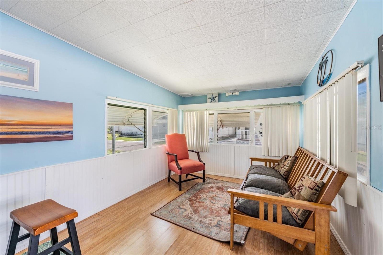 Listing photo id 2 for 605 Michigan Boulevard 44