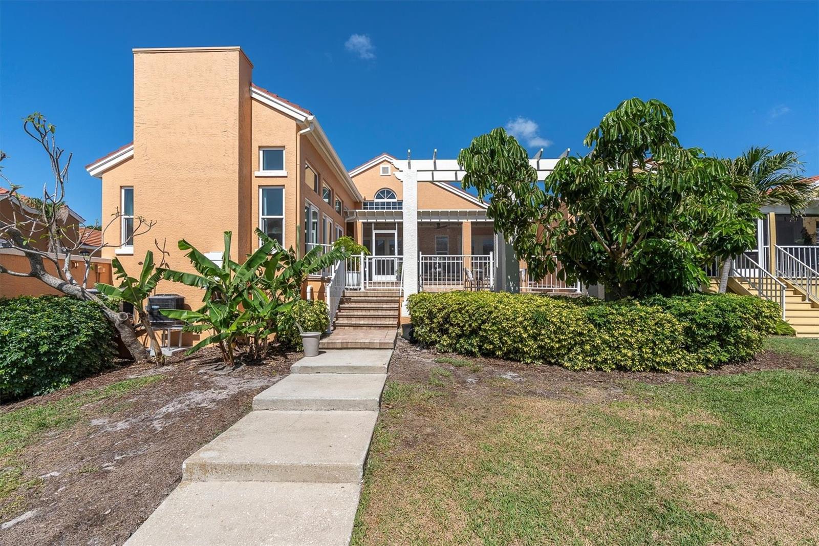 Image 31 of 42 For 19 Crescent Place S