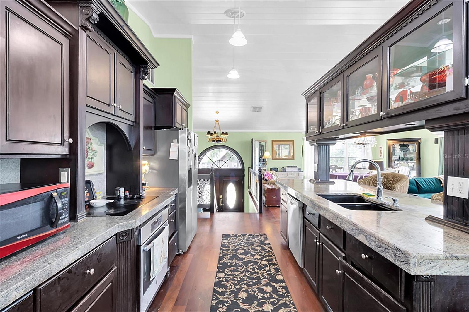 Image 13 of 48 For 9520 Indale Drive