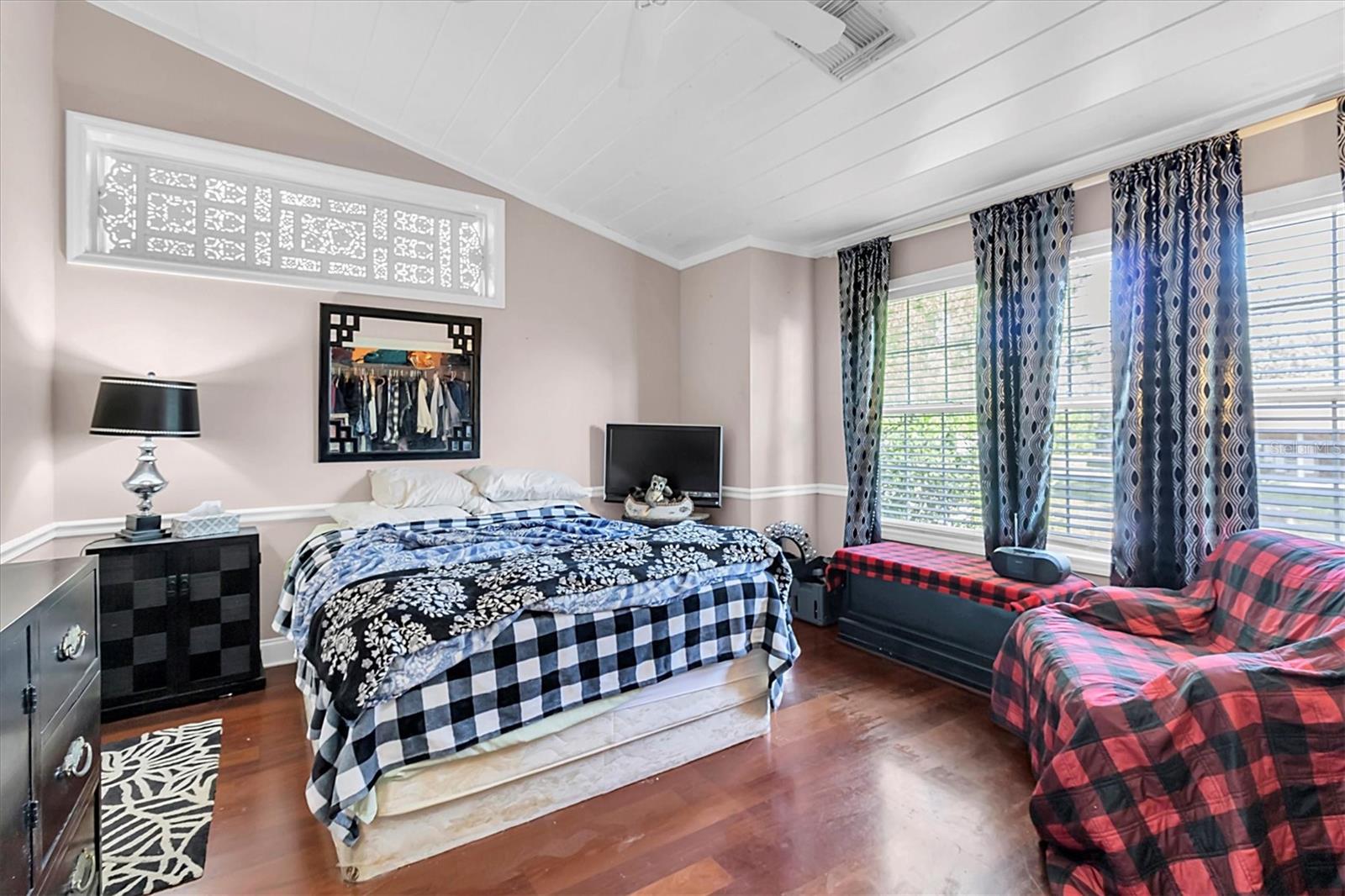 Image 21 of 48 For 9520 Indale Drive