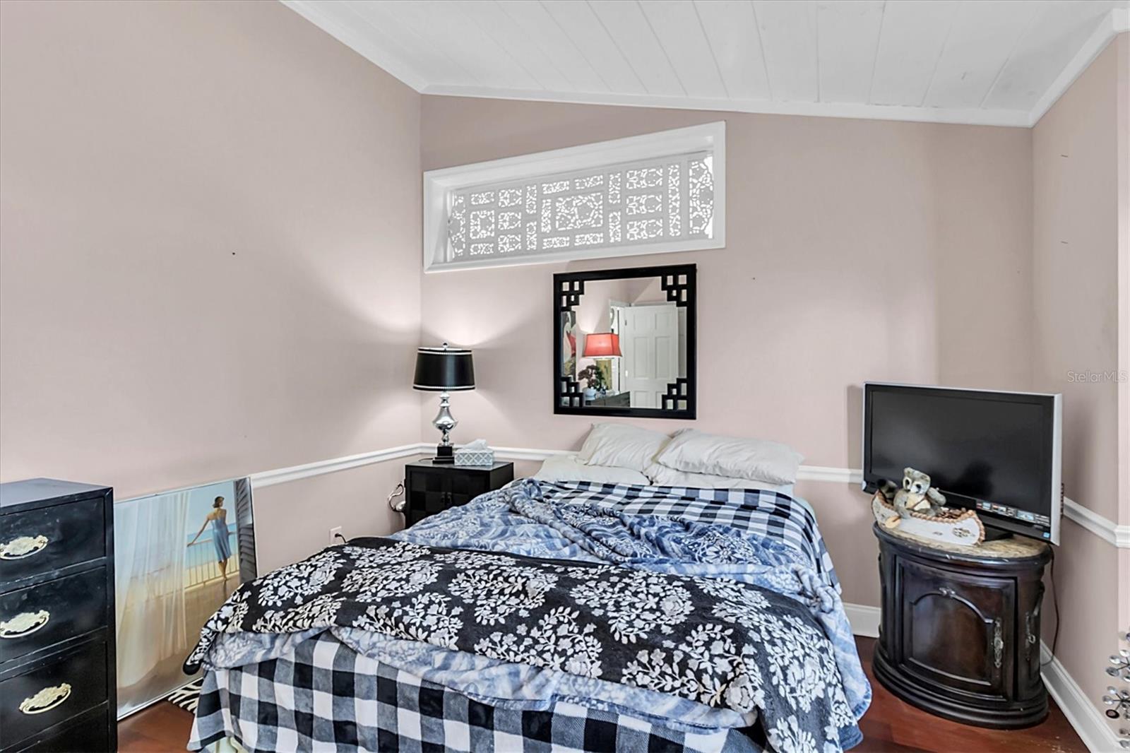 Image 22 of 48 For 9520 Indale Drive