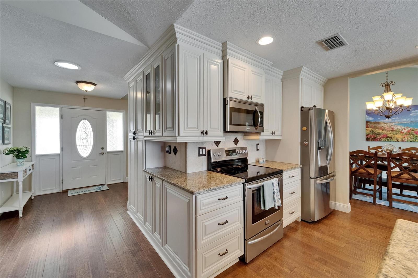 Image 4 of 78 For 907 Golf Island Drive