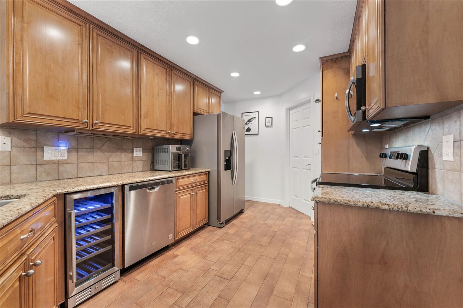 Image 15 of 46 For 25 Harbor Oaks Circle