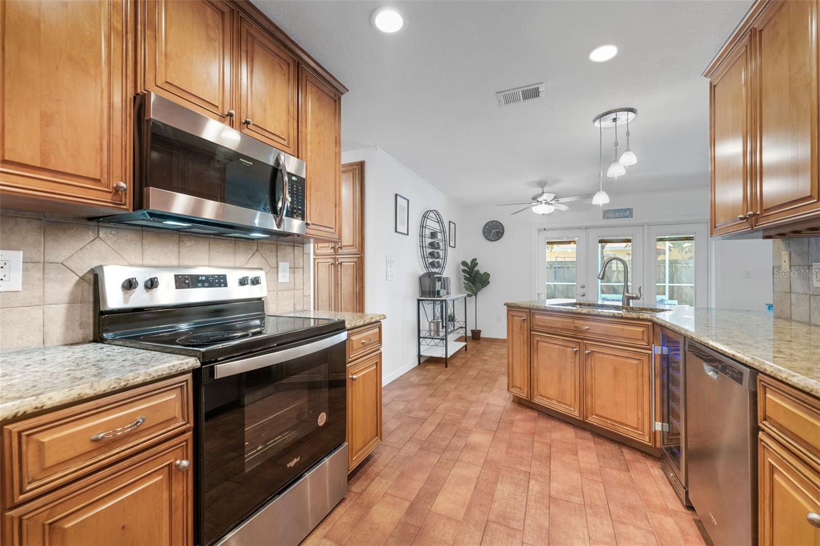 Image 16 of 46 For 25 Harbor Oaks Circle