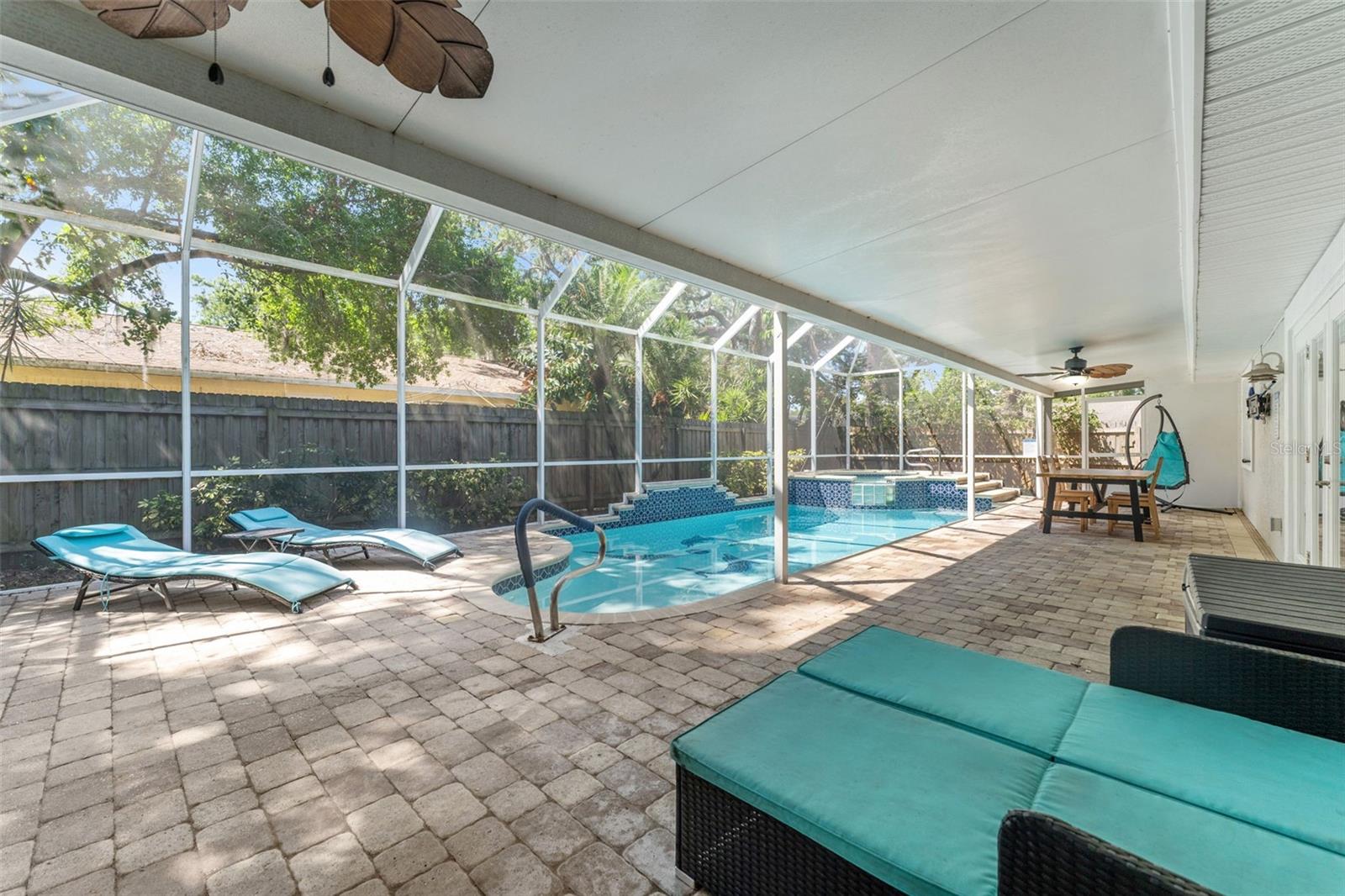 Image 19 of 46 For 25 Harbor Oaks Circle