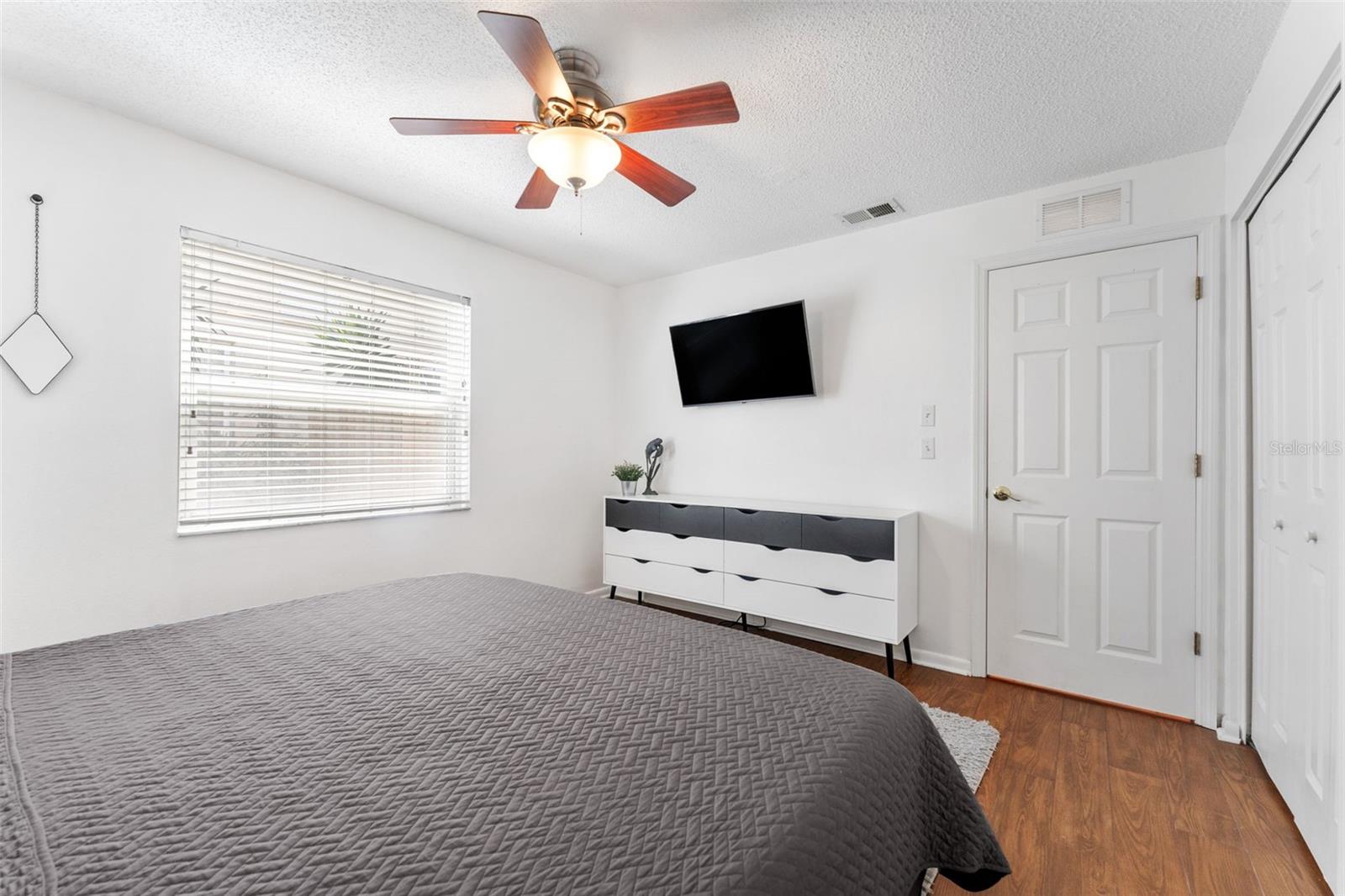Image 31 of 46 For 25 Harbor Oaks Circle