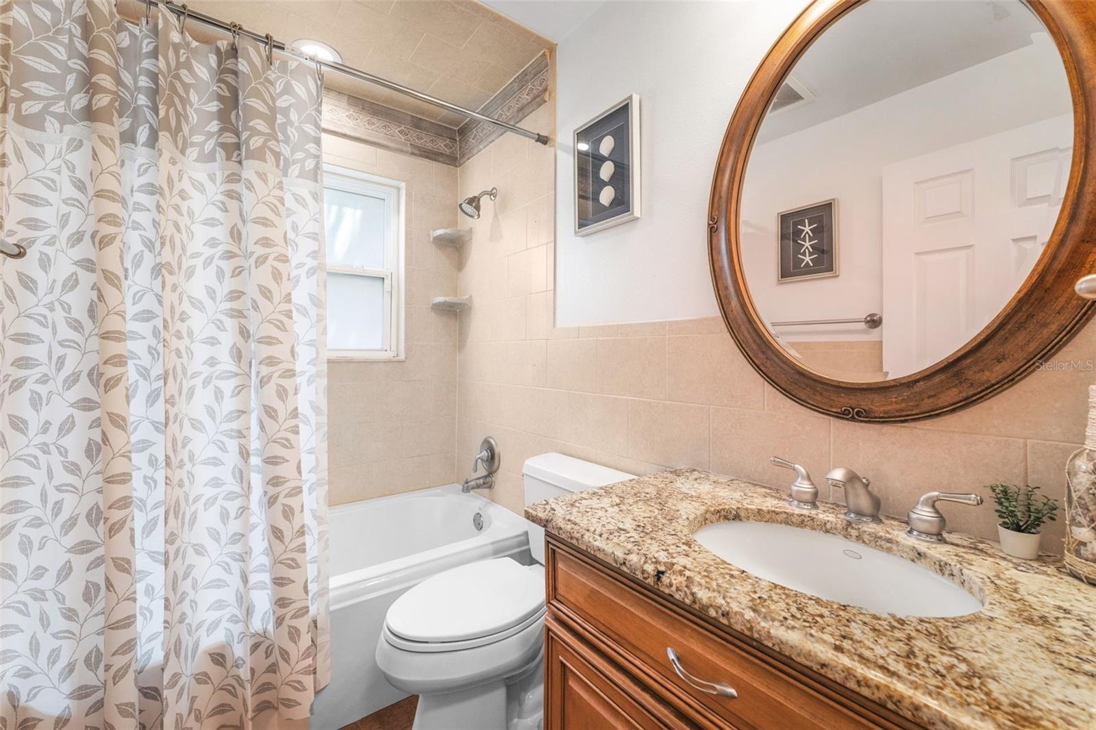 Image 34 of 46 For 25 Harbor Oaks Circle