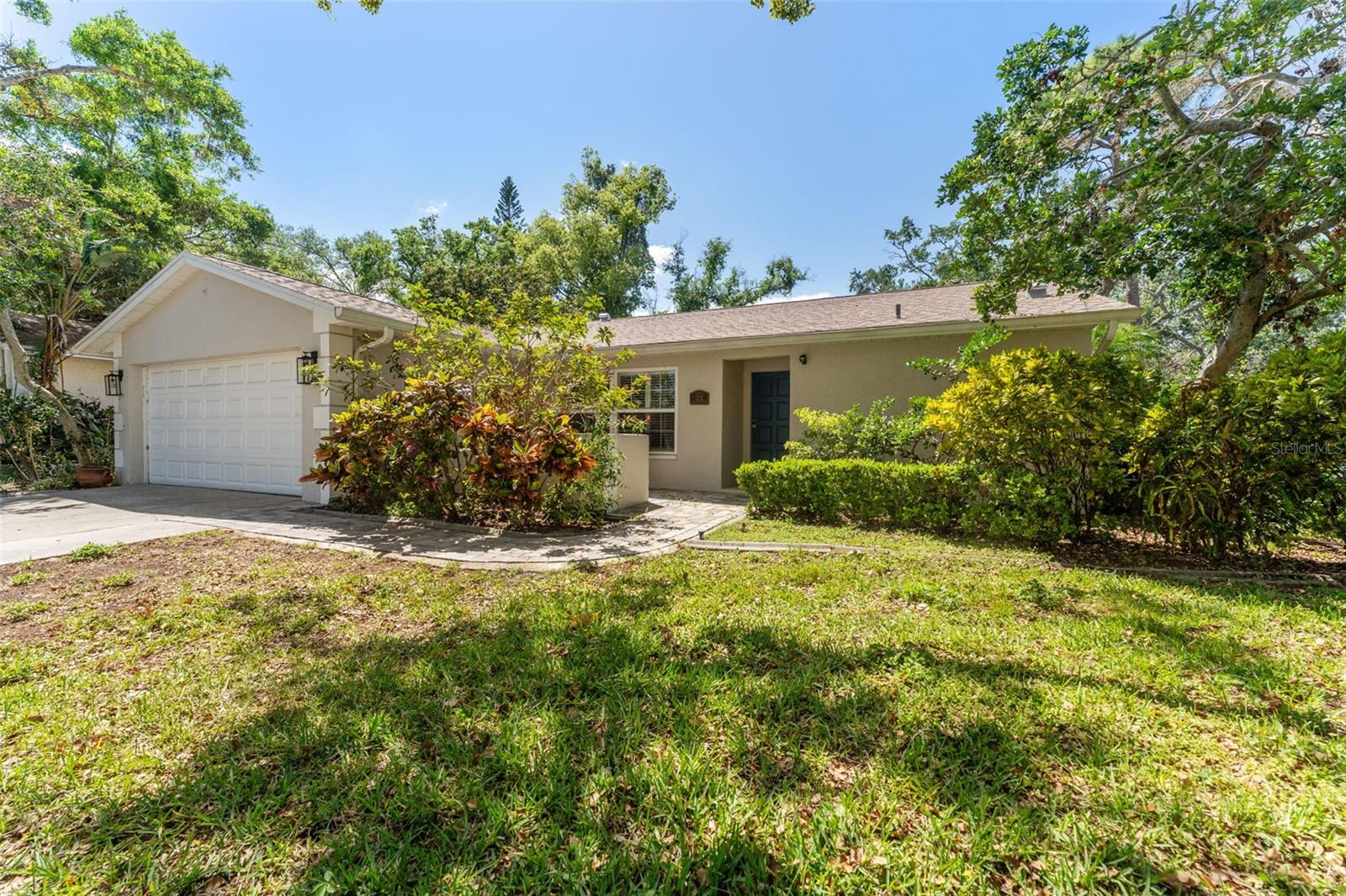 Image 38 of 46 For 25 Harbor Oaks Circle