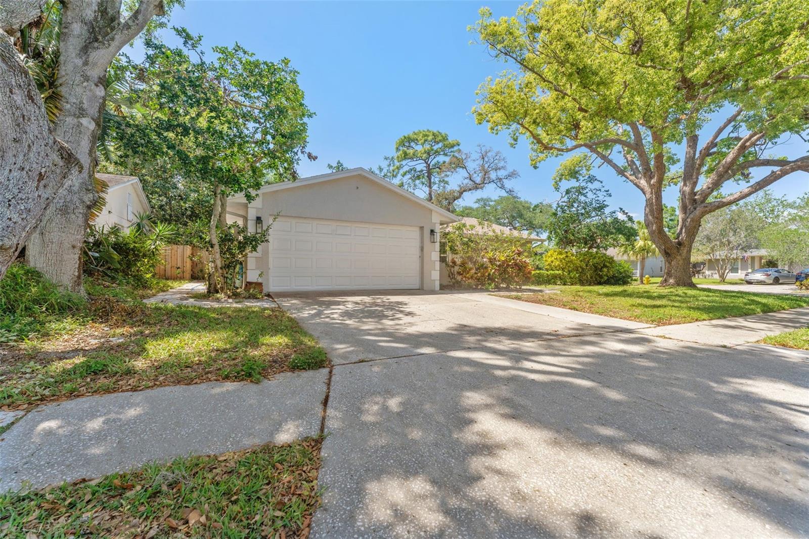 Image 39 of 46 For 25 Harbor Oaks Circle