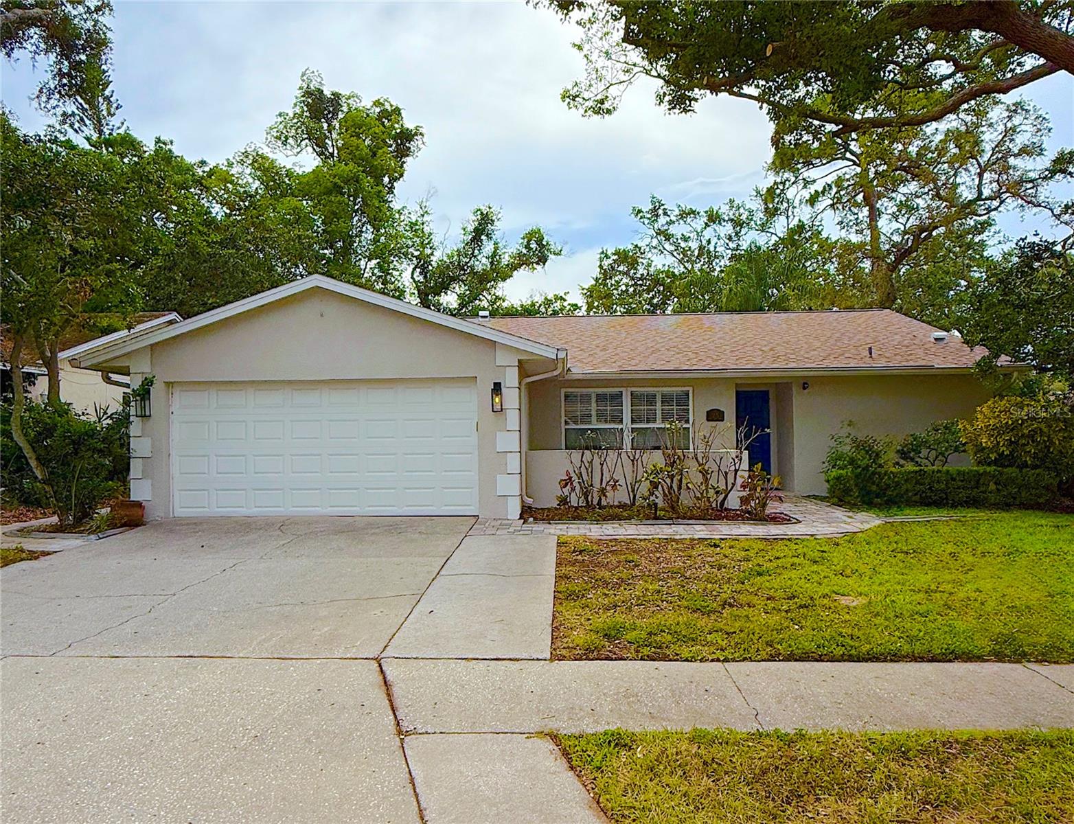 Image 4 of 46 For 25 Harbor Oaks Circle
