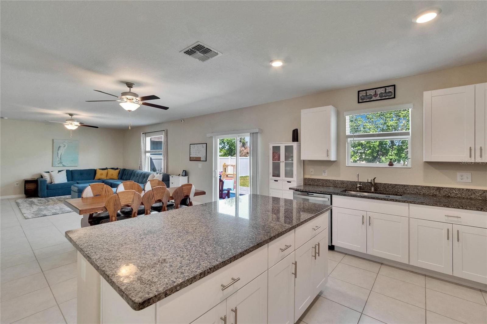 Listing photo id 12 for 13234 Great Plains Drive