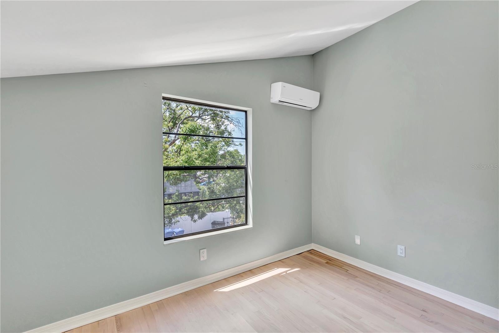 Image 18 of 34 For 304 16th Avenue N