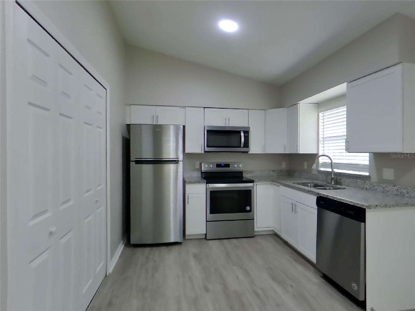 Image 5 of 16 For 148 12th Street