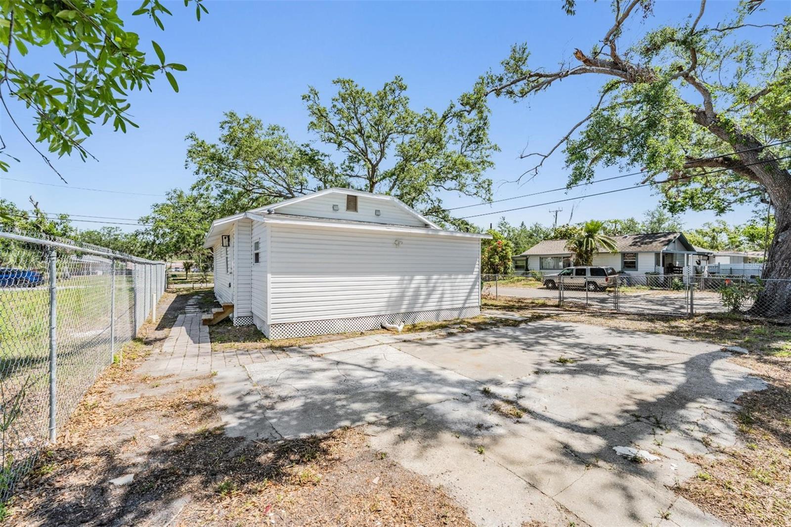 Image 11 of 33 For 1540 7th Avenue E