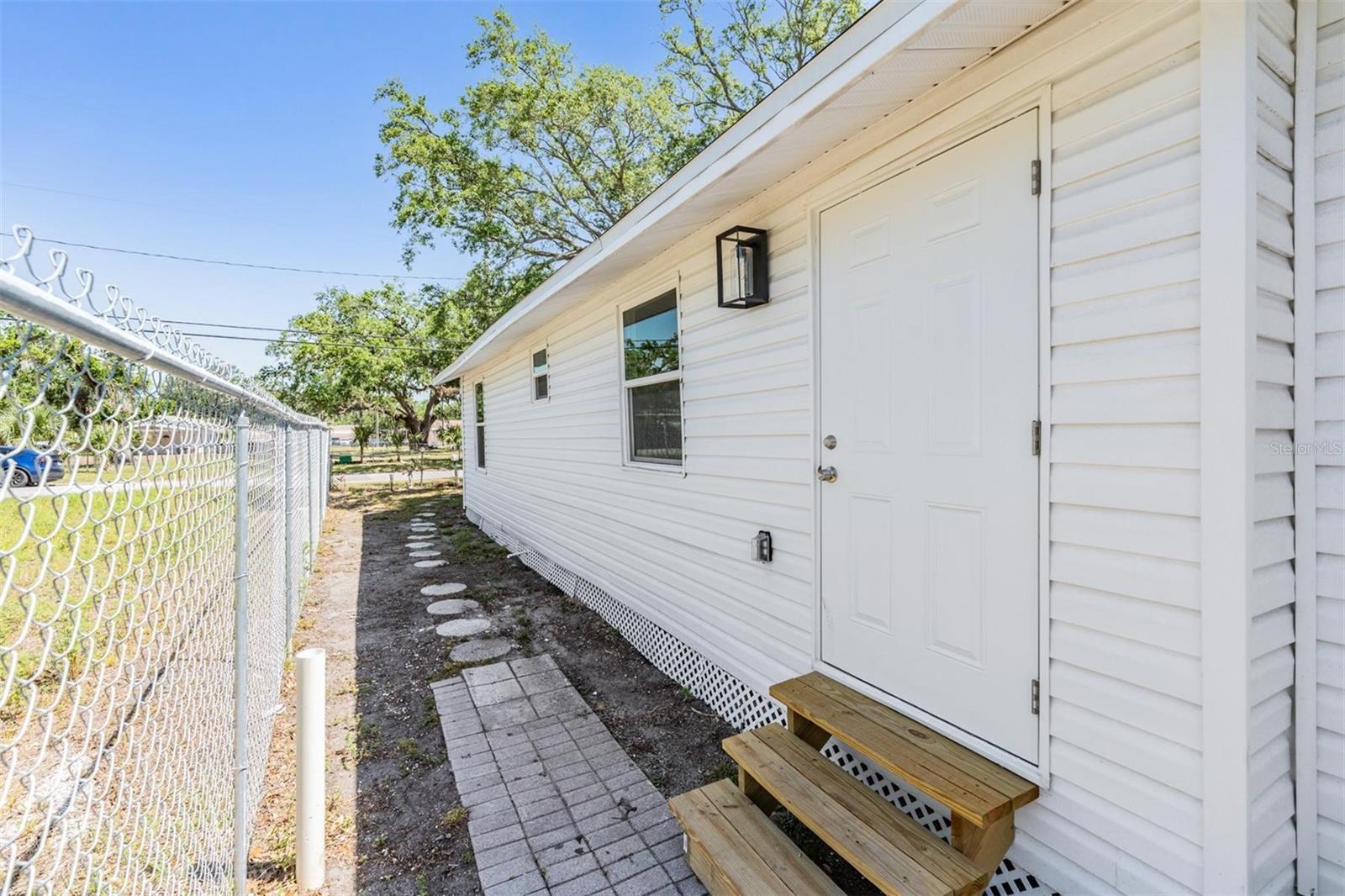 Image 12 of 33 For 1540 7th Avenue E