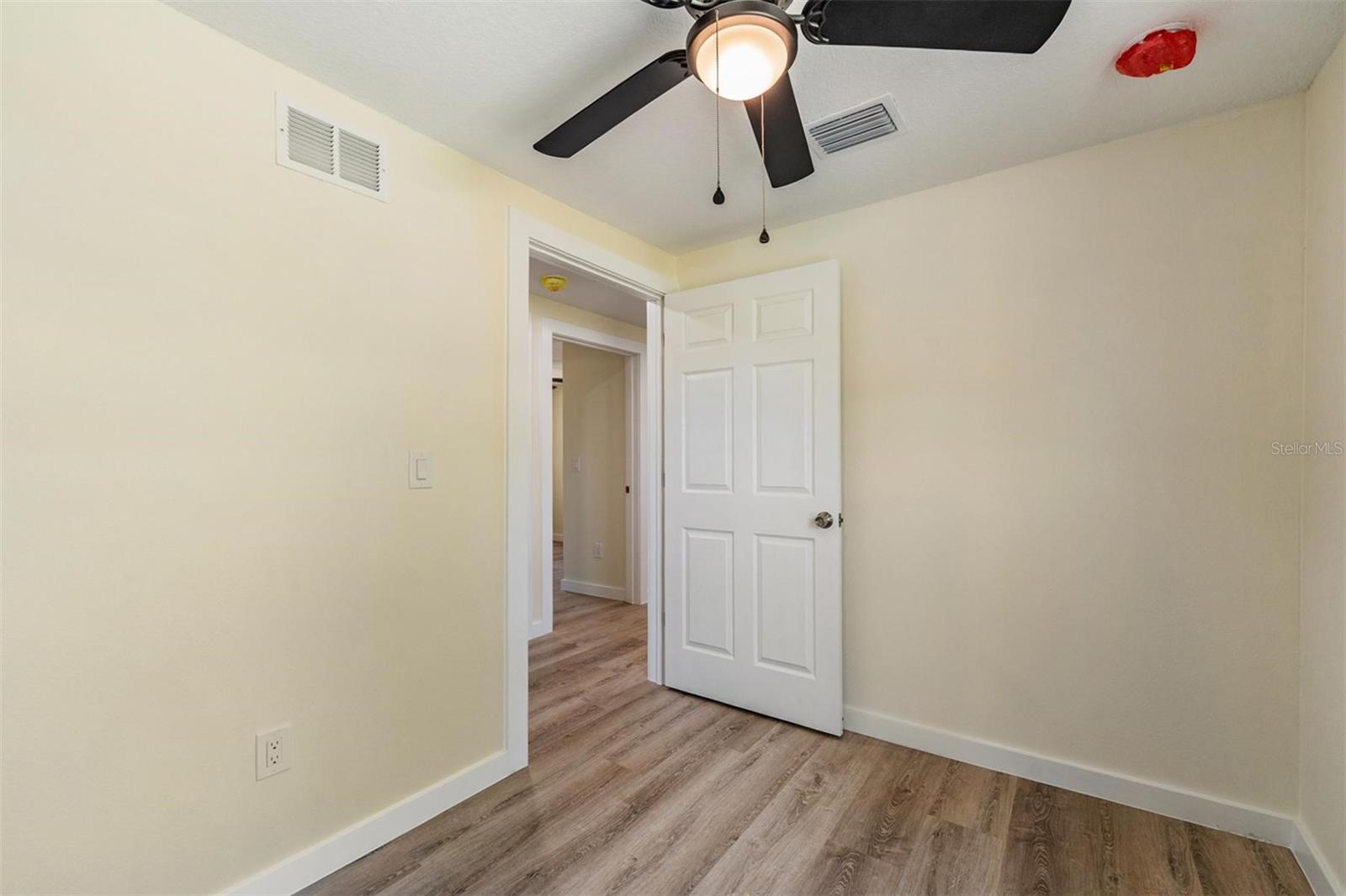 Image 16 of 33 For 1540 7th Avenue E