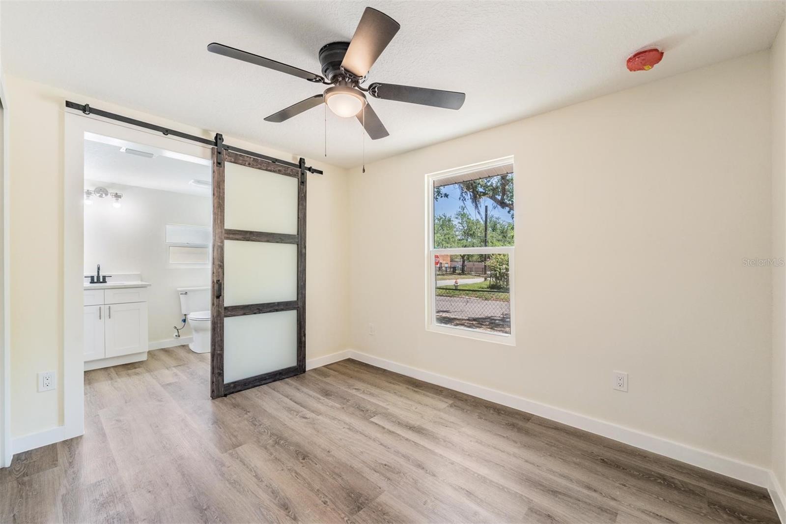 Image 17 of 33 For 1540 7th Avenue E