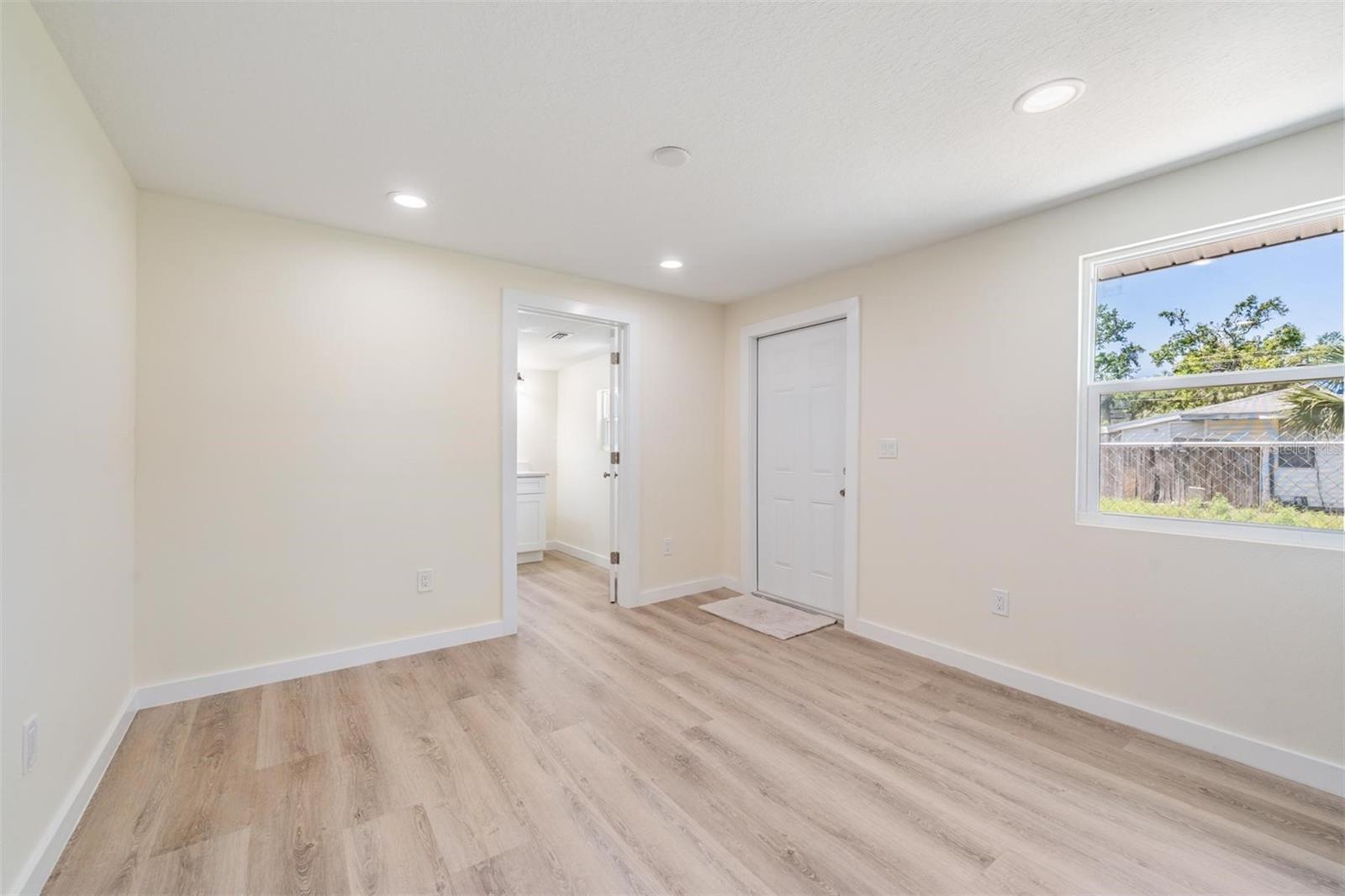 Image 27 of 33 For 1540 7th Avenue E